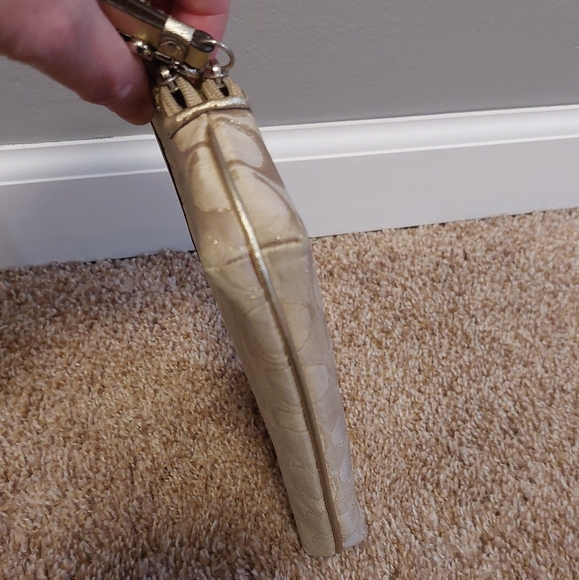 ❤️SALE! COACH Signature C Canvas and Metallic Leather 3 Pocket Large Wristlet - Picture 7 of 12